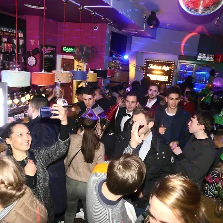 אכסניה Downtown *